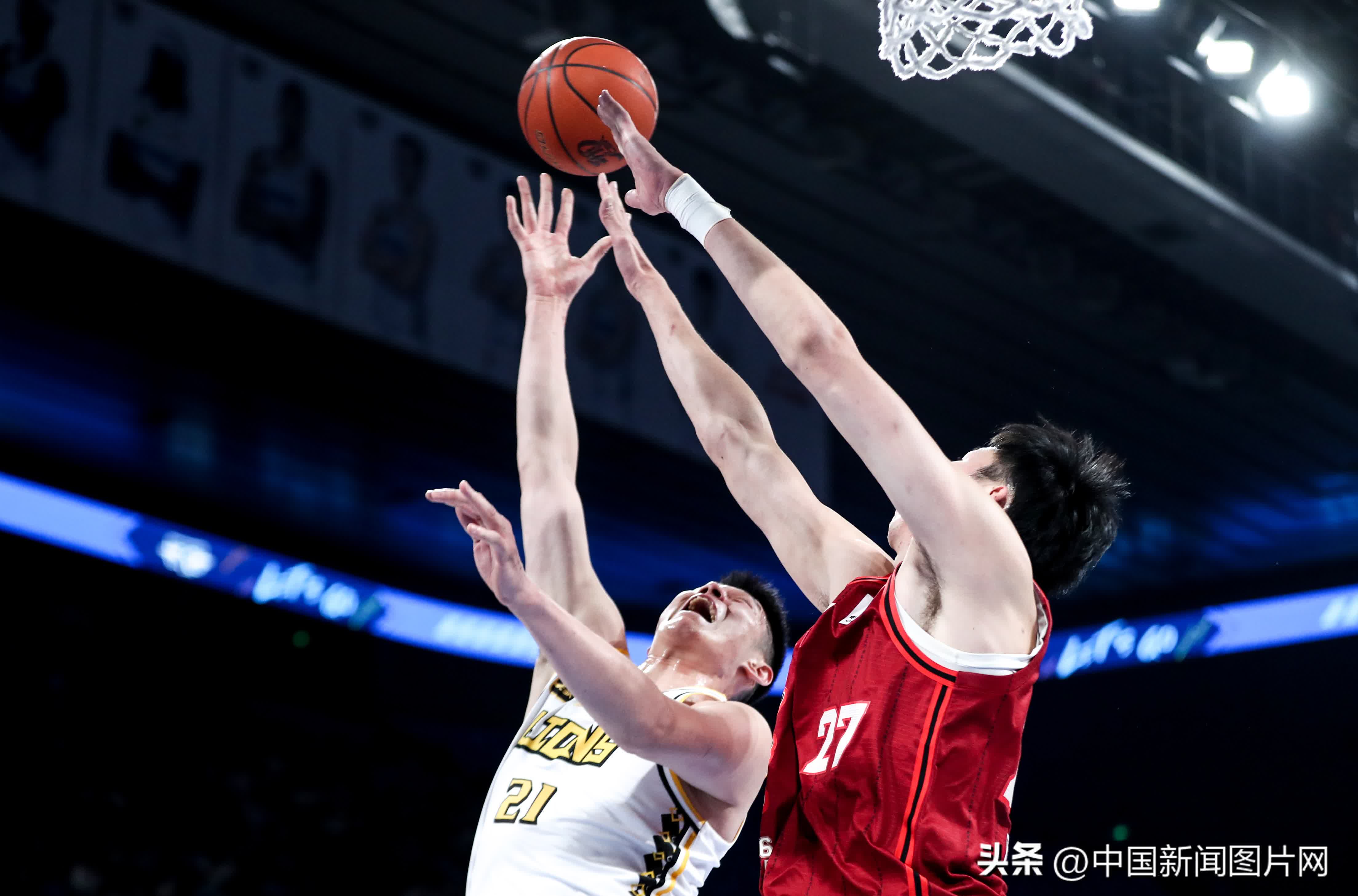 AC Milan官方APP下载-篮下争夺激烈：北京队篮板抢到48个，攻守两端占优的简单介绍