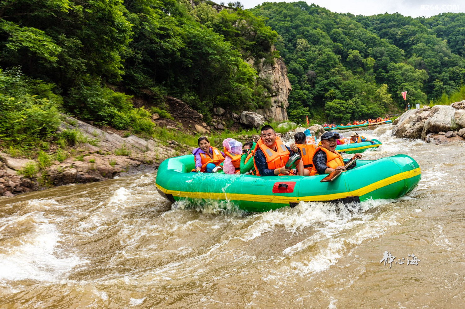 大型漂流激流勇进,水上极速狂欢的简单介绍 大型漂流激流勇进,水上极速狂欢的简单介绍