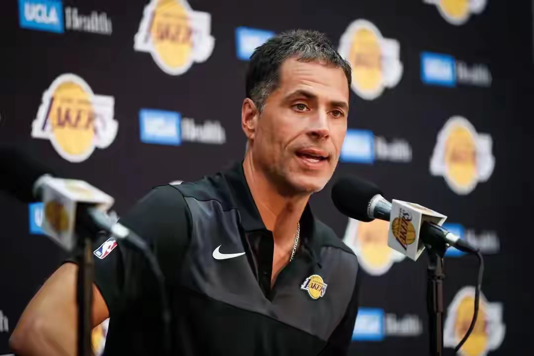 包含高效数据：投篮命中率达47%，助攻20+，全面发力！的词条