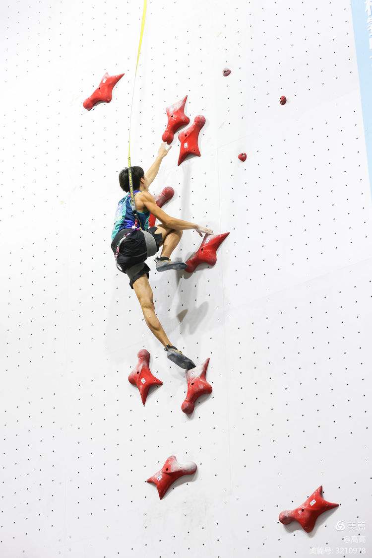 米兰体育官方网址入口-包含国际攀岩邀请赛，攀登高峰的竞技激情的词条