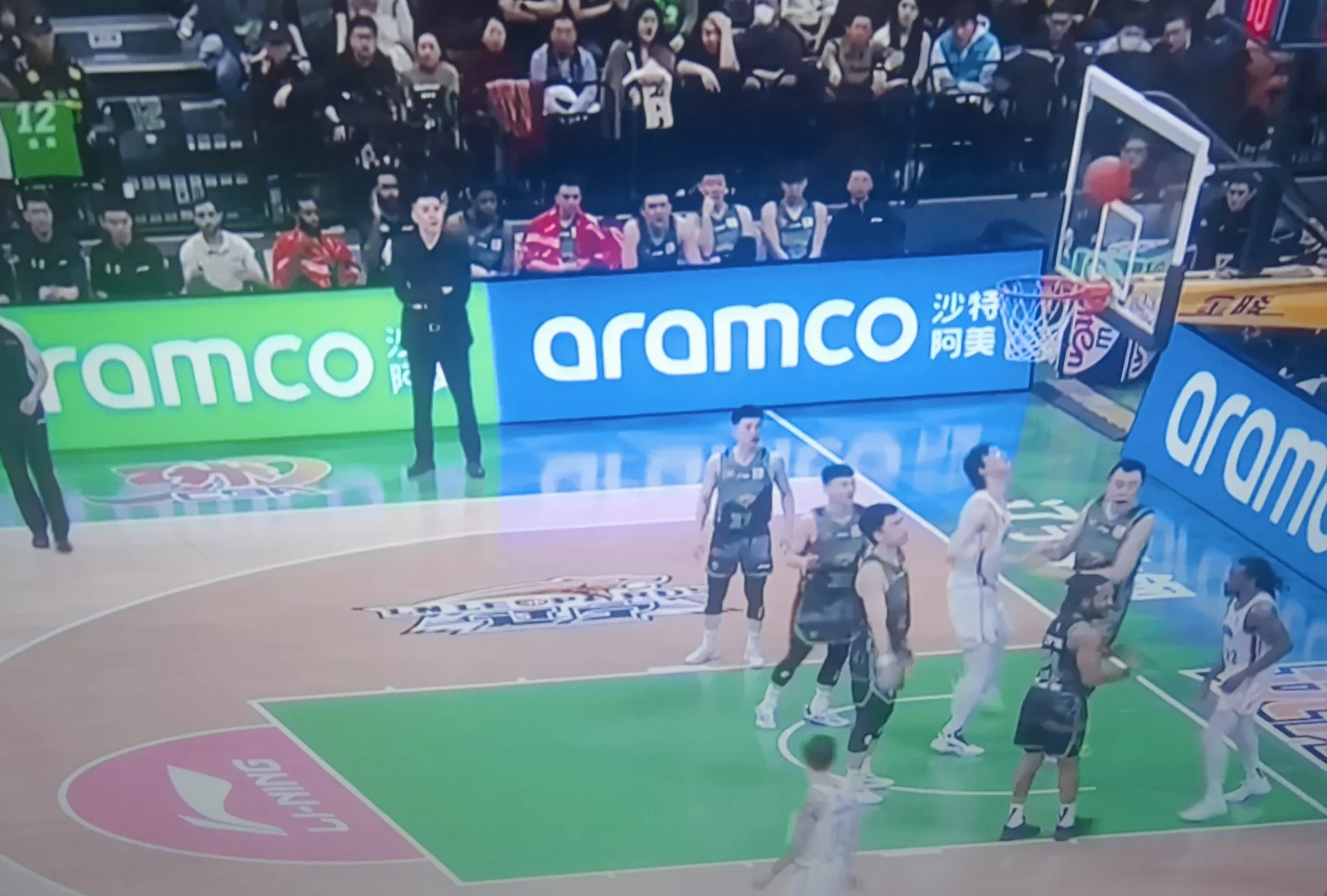 包含失误多发：上海队全场失误达20次，追分未果！的词条