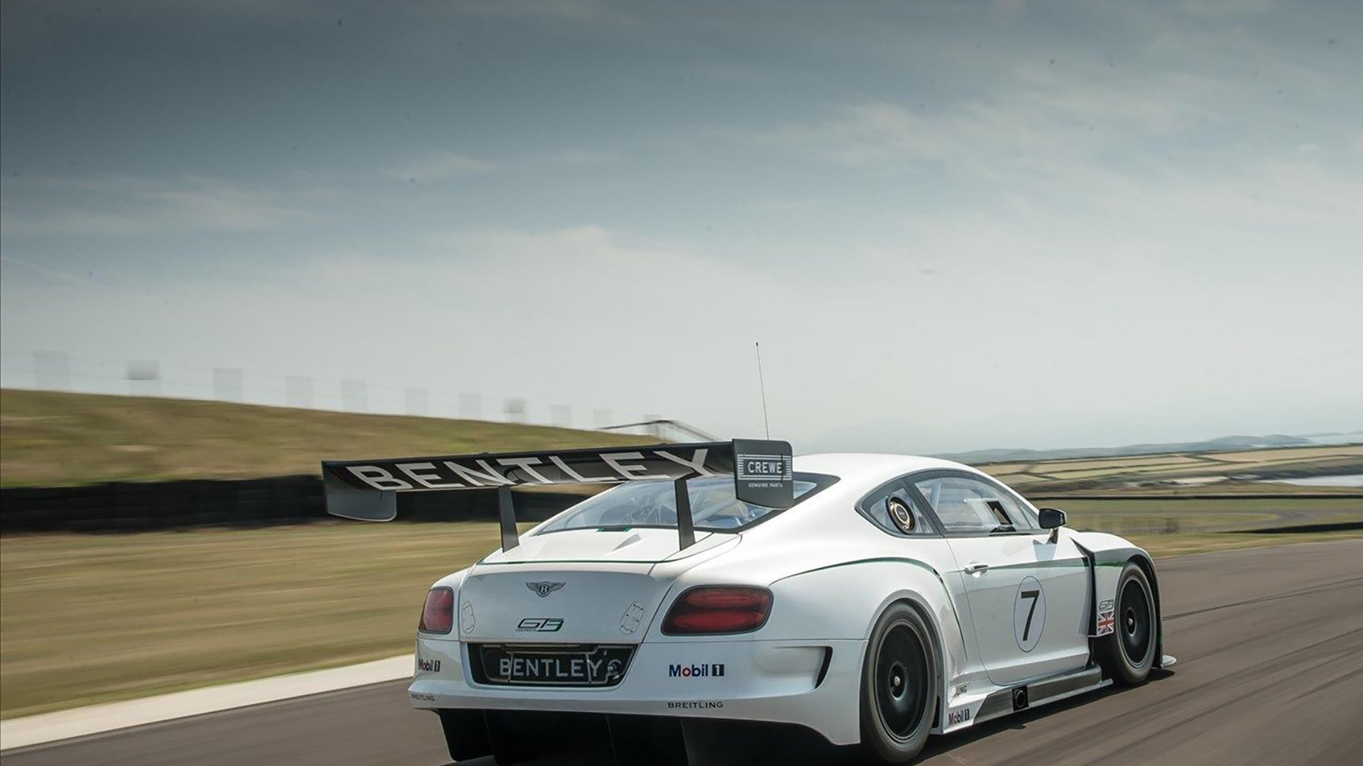 曼市大胜伊斯特汉普顿,领跑积分榜,曼彻斯特足球俱乐部