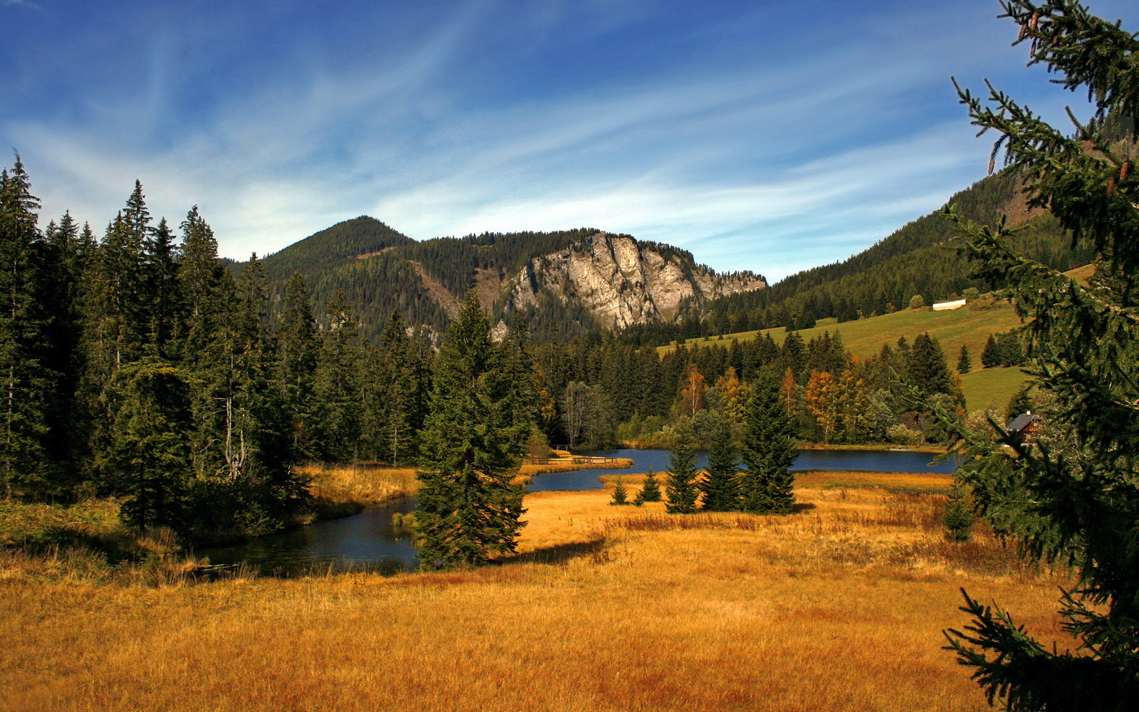 米兰体育官网入口-英超爆冷赛果影响排名格局，英超爆冷门