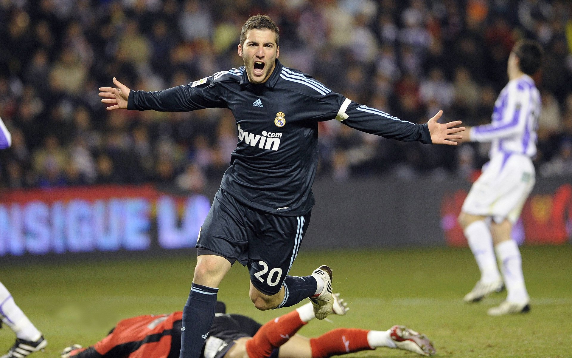 “法甲激战正酣,冠军冠军悬念愈发浓重”,法甲冠军2021